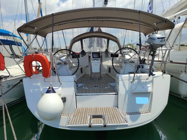 Jeanneau Sun Odyssey 439 między profesjonalistami a osobami prywatnymi w Alimos