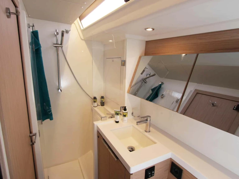 Bénéteau First 53 między profesjonalistami a osobami prywatnymi w Lavrio