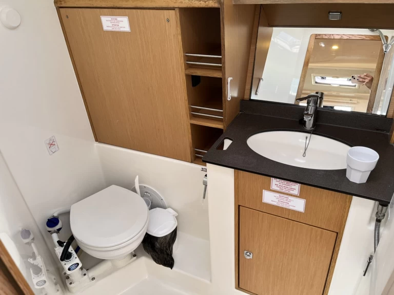 Wynajmij Bavaria Cruiser 41 w Lavrio