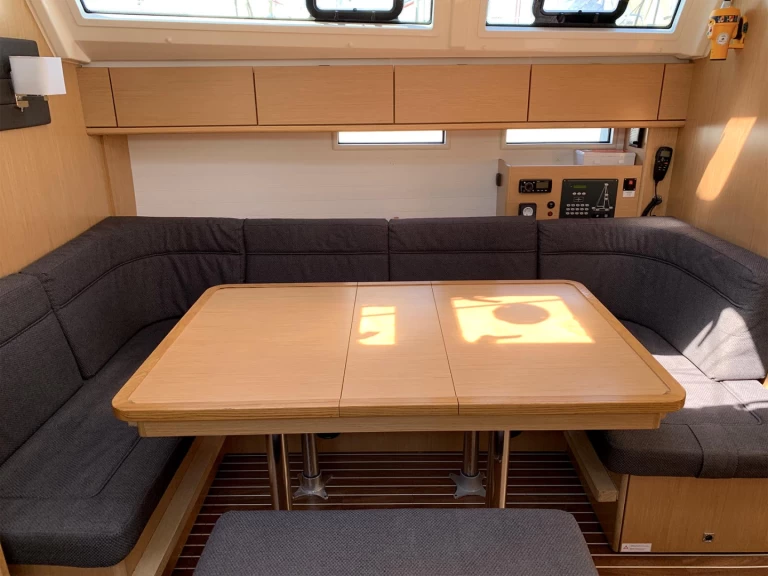 Wynajem łodzi Lavrio tanio Cruiser 46