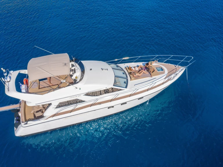 Wynajem Motorówka Princess z patentem 