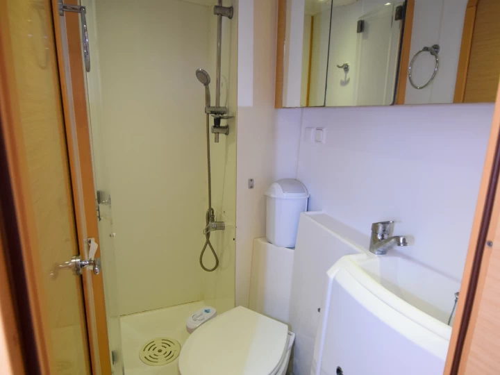 Wynajem Katamaran Lagoon z patentem 