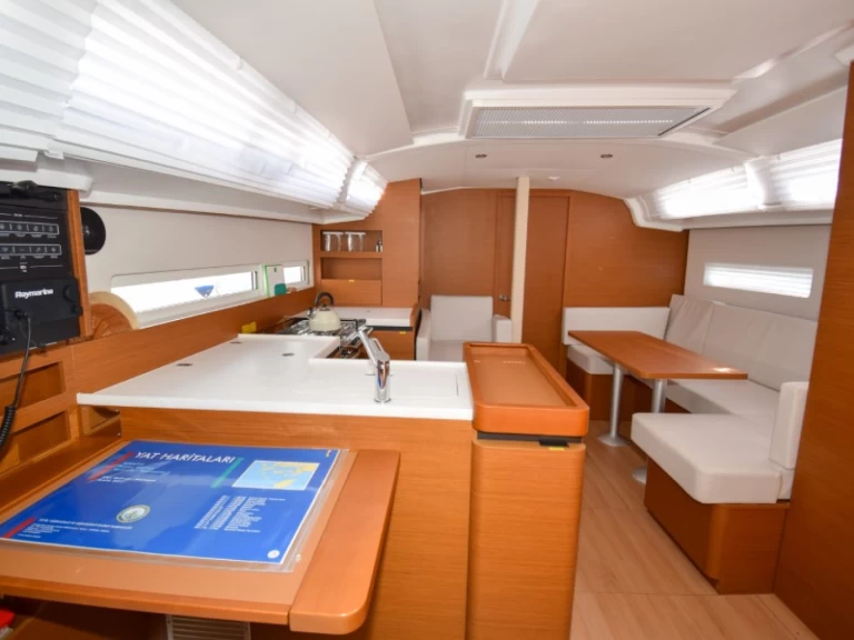 Wynajem łodzi Marmaris tanio Sun Odyssey 410