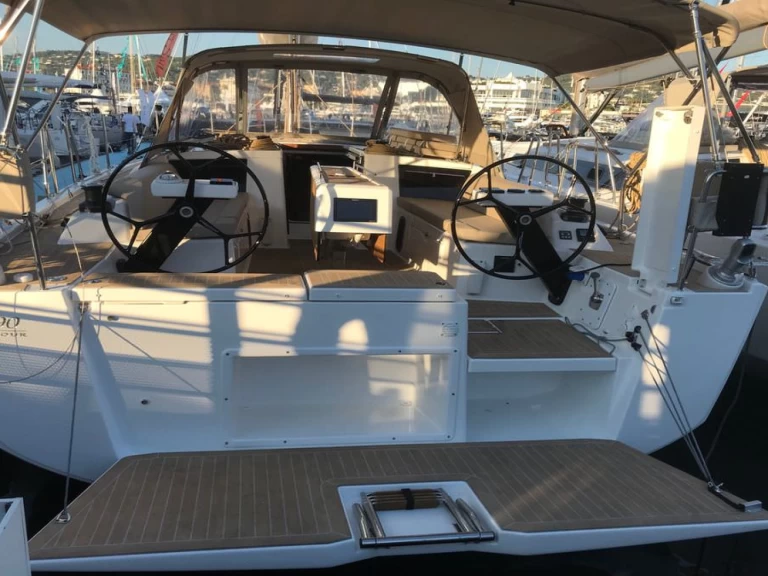 Wynajem Żaglowiec Dufour z patentem 