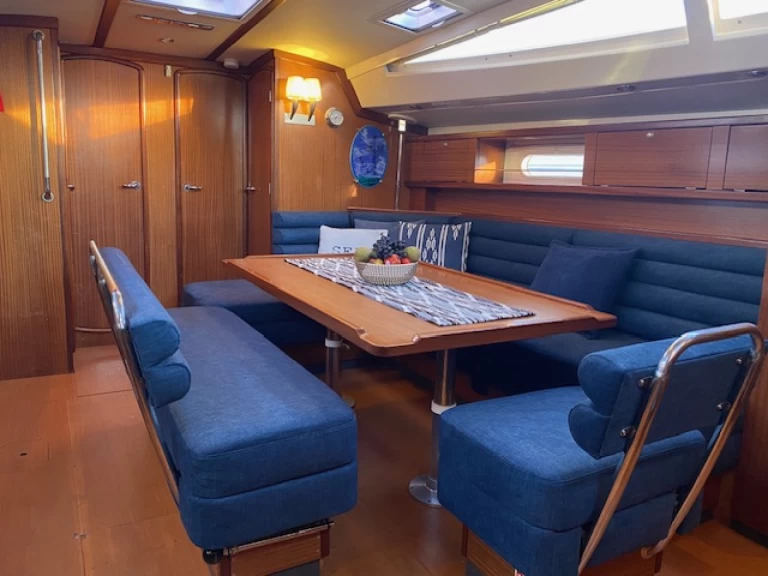 Wynajem Żaglowiec Delphia z patentem 