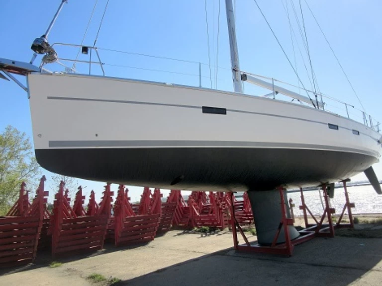 Wynajem Żaglowiec Bavaria z patentem 