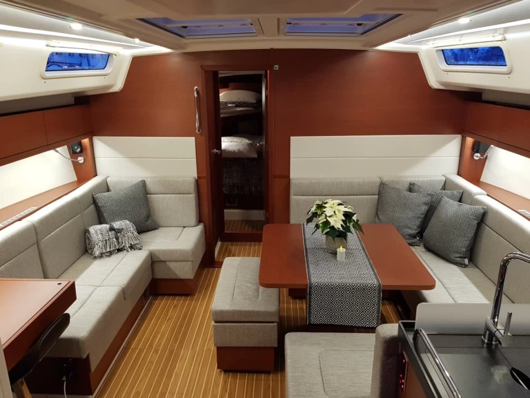 Wynajmij Żaglowiec z lub bez skippera Hanse w Eidkjosen