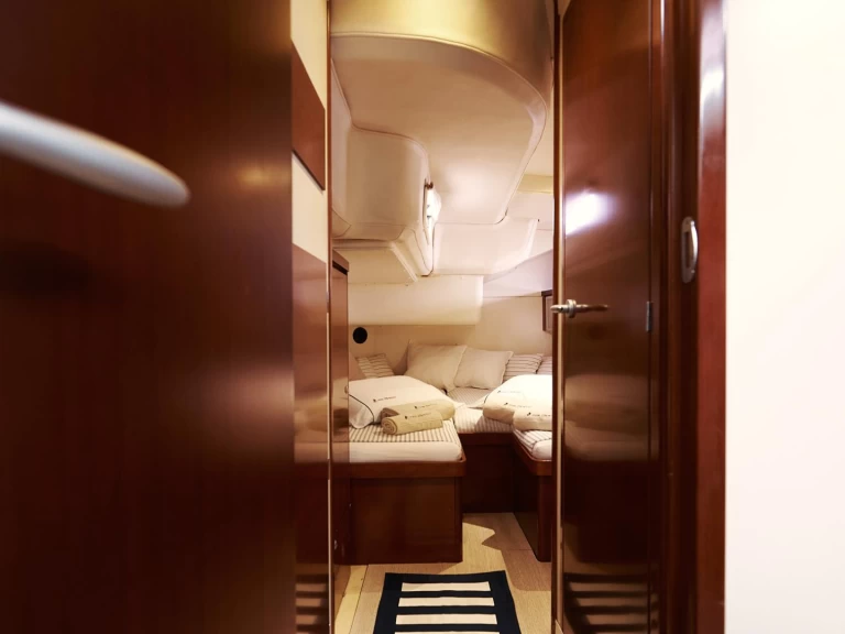 Hanse Hanse 540 E między profesjonalistami a osobami prywatnymi w Lavrio