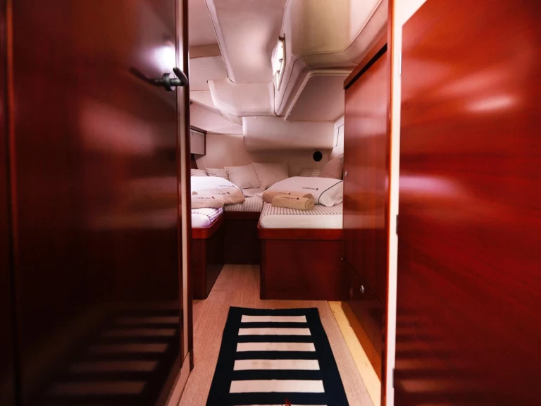 Wynajmij Hanse Hanse 540 E w Lavrio