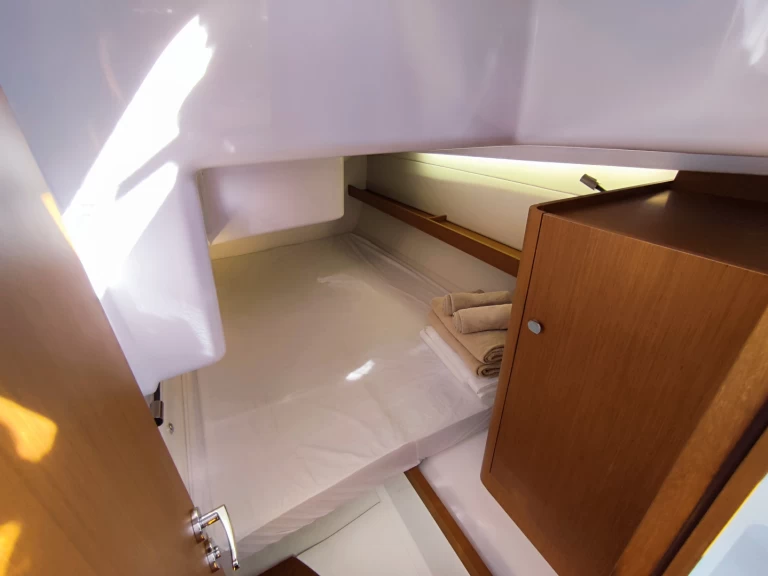 Bénéteau First 36 między profesjonalistami a osobami prywatnymi w Lavrio