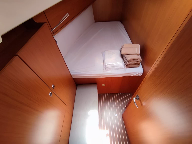 Wynajem Żaglowiec Bavaria z patentem 