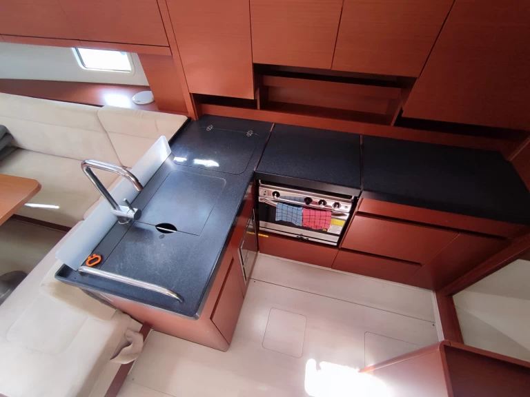 Wynajem Żaglowiec Hanse z patentem 