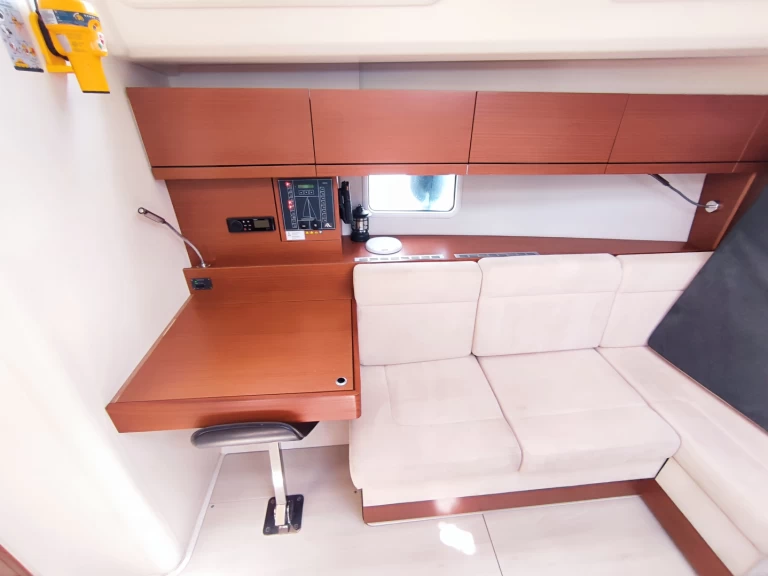 Hanse Hanse 458 między profesjonalistami a osobami prywatnymi w Lavrio