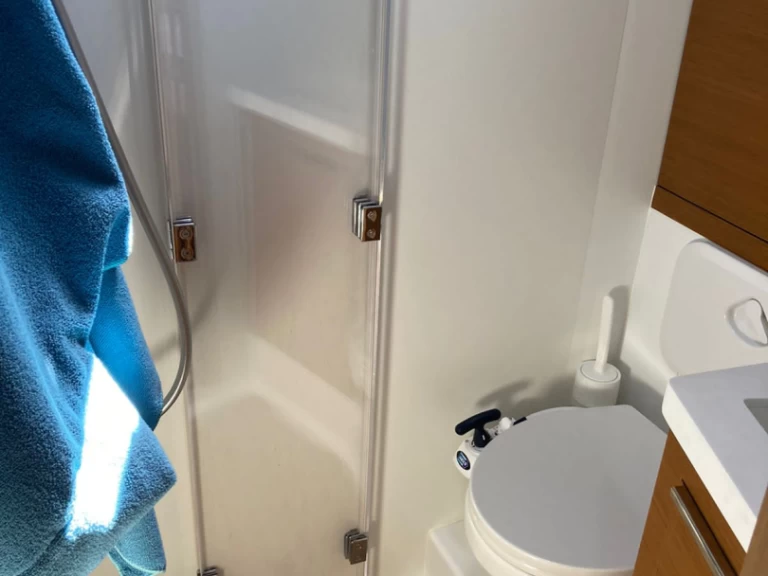 Wynajmij Bénéteau First 44 w Lavrio