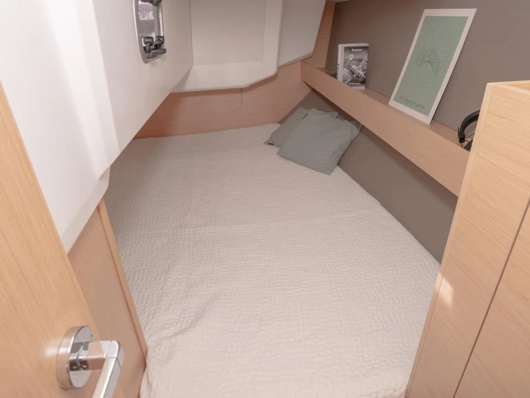 Bénéteau Oceanis 30.1 między profesjonalistami a osobami prywatnymi w Furnari