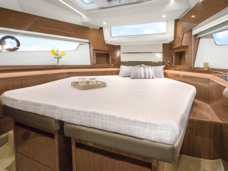 Wynajmij Sealine Sealine F430 w Pula