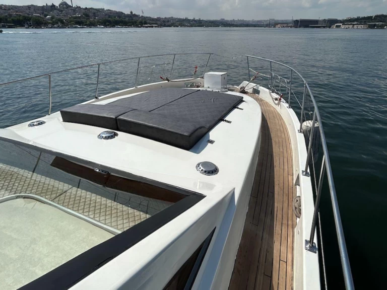 Wynajmij Luksusowy jacht z lub bez skippera costom made  w Eminönü