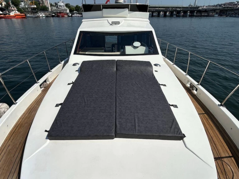 Wynajem łodzi Eminönü tanio costom made