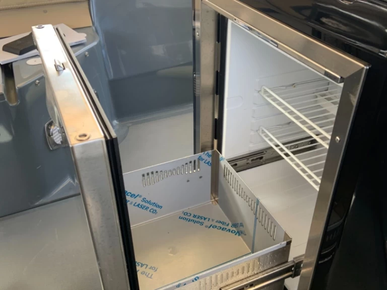 Łódż półsztywna do wynajmu w Ajaccio w najlepszej cenie