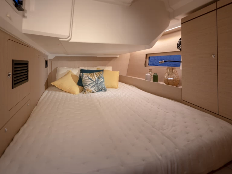 Wynajem Żaglowiec Bénéteau z patentem 