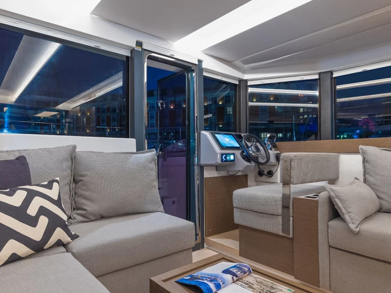 Wynajmij Leopard Leopard 40 Powercat w Marina (City)