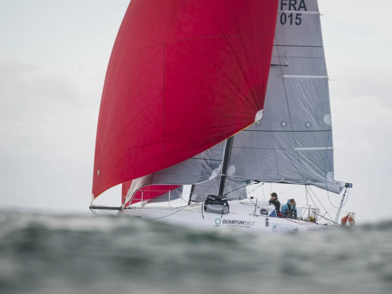 Jeanneau sun fast 30 0D między profesjonalistami a osobami prywatnymi w Marsylia