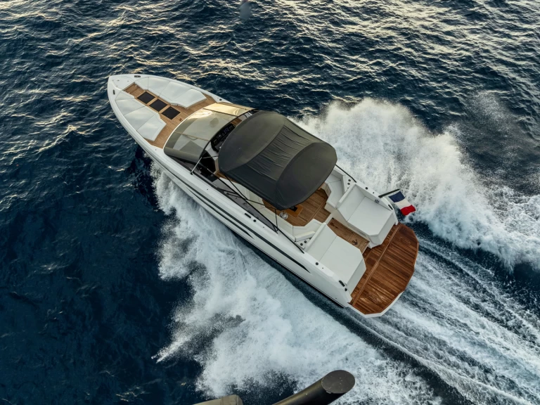 Wynajem Motorówka BB Yatchs z patentem 