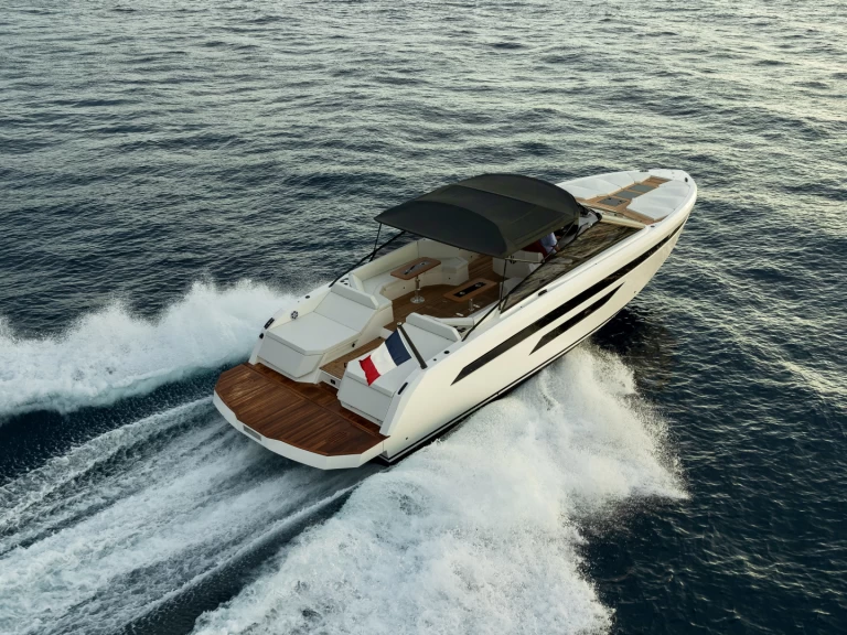 Motorówka do wynajmu w Saint-Laurent-du-Var w najlepszej cenie