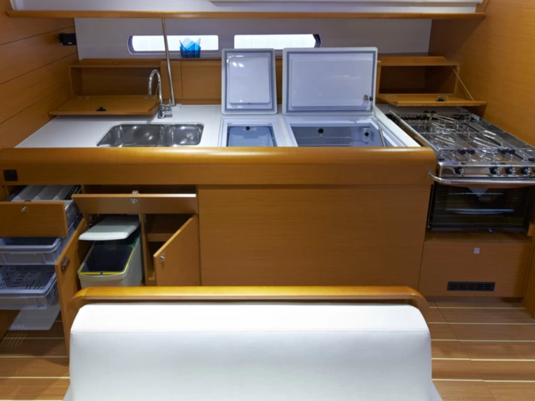 Jeanneau Sun Odyssey 479 między profesjonalistami a osobami prywatnymi w Dubrownik