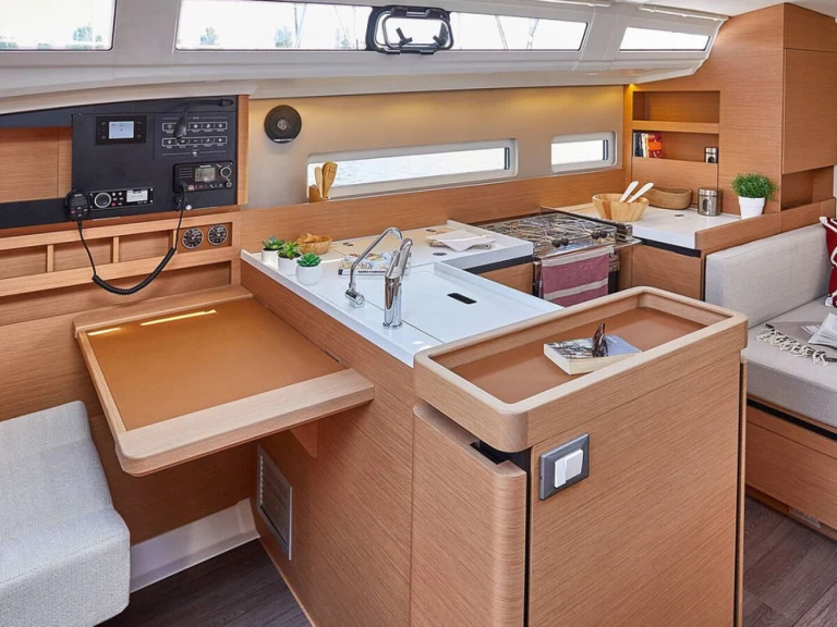 Wynajem łodzi Jeanneau Sun Odyssey 410 w Marina (City) na SamBoat 