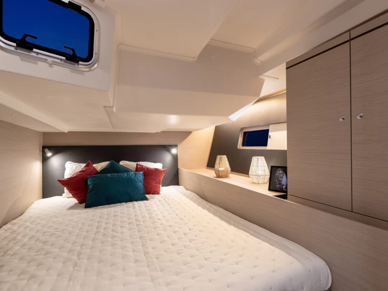 Wynajmij Bénéteau Oceanis 51.1 w Marina (City)