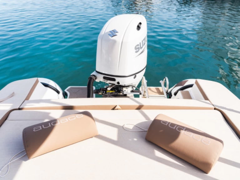 Motorówka do wynajmu w Torre Canne w najlepszej cenie