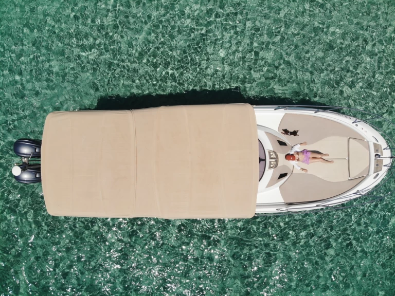 Sessa Marine Key Largo 36 między profesjonalistami a osobami prywatnymi w Ibiza Town