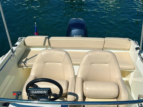 Wynajmij Motorówka z lub bez skippera Jeanneau w Mandelieu-la-Napoule