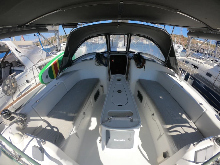 Bénéteau Cyclades 43.4 między profesjonalistami a osobami prywatnymi w Gümbet