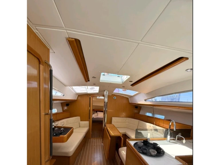 Wynajmij Jeanneau Sun Odyssey 42 DS w Volos