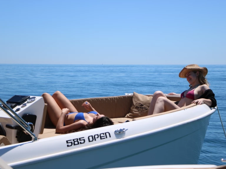 Wynajem Motorówka Darekco Mareti z patentem 