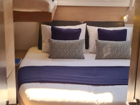 Wynajmij Katamaran z lub bez skippera Lagoon w Volos