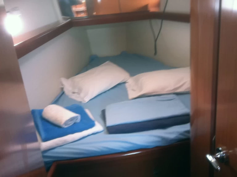 Wynajem Żaglowiec Bénéteau z patentem 