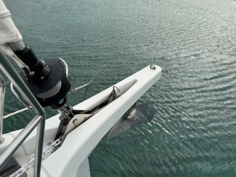 Wynajem Żaglowiec Jeanneau z patentem 