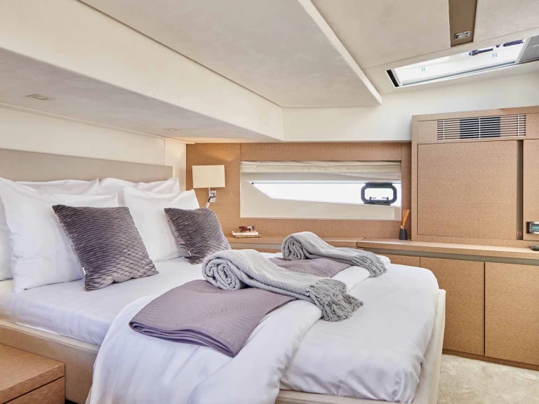 Wynajem Luksusowy jacht Prestige z patentem 