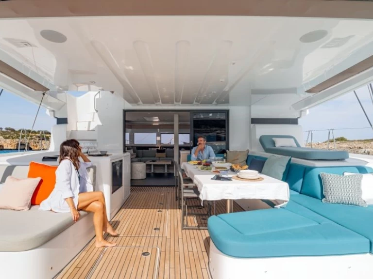 Wynajem Katamaran Lagoon z patentem 