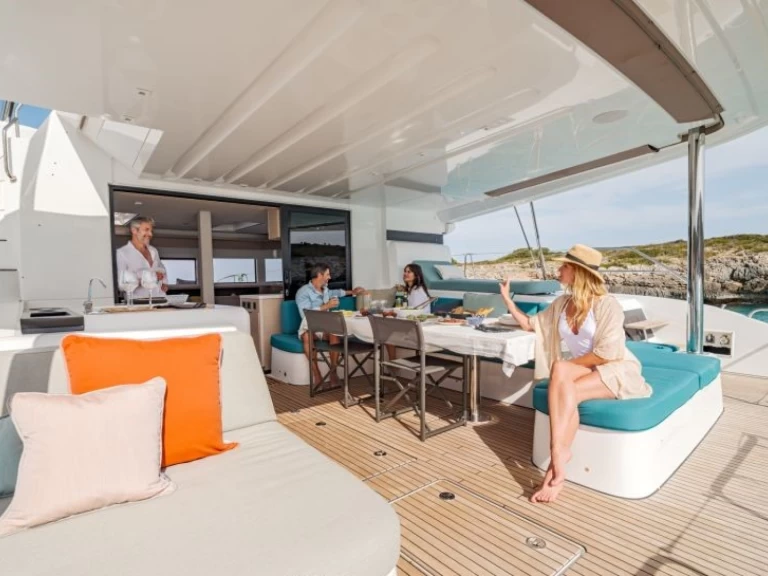 Katamaran do wynajmu w Alimos w najlepszej cenie