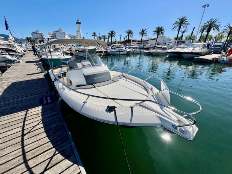 Wynajem Motorówka White Shark z patentem 