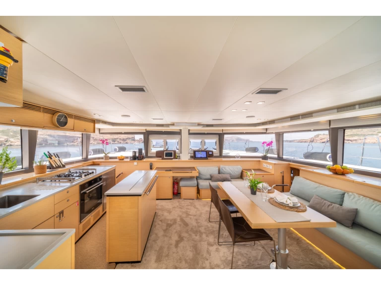 Katamaran do wynajmu w Lavrio w najlepszej cenie