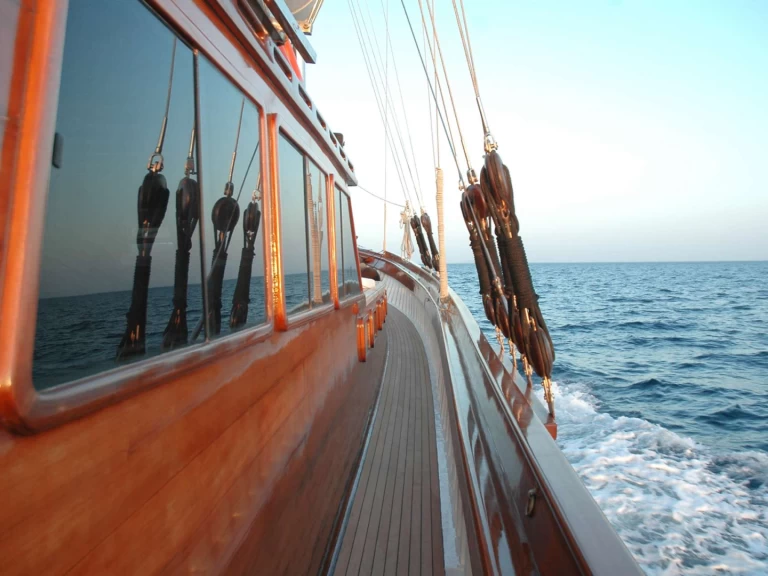 Wynajem łodzi Alimos tanio Custom Motor Sailer 124'