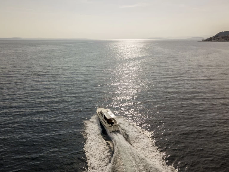 Wynajmij Fjord 880 Tourer w Sumpetar