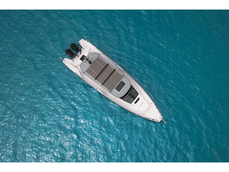 Wynajem Motorówka Axopar z patentem 