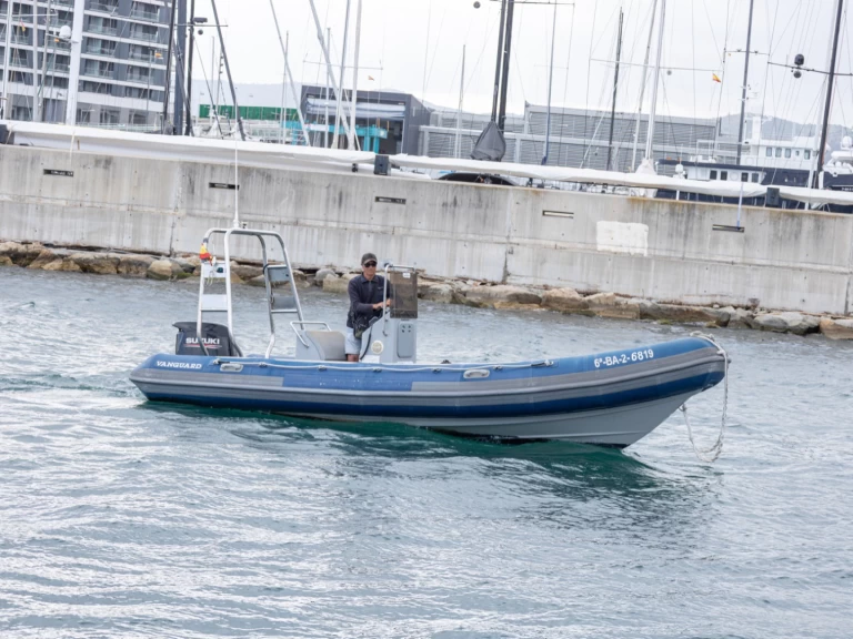 Łódż półsztywna do wynajmu w Badalona w najlepszej cenie