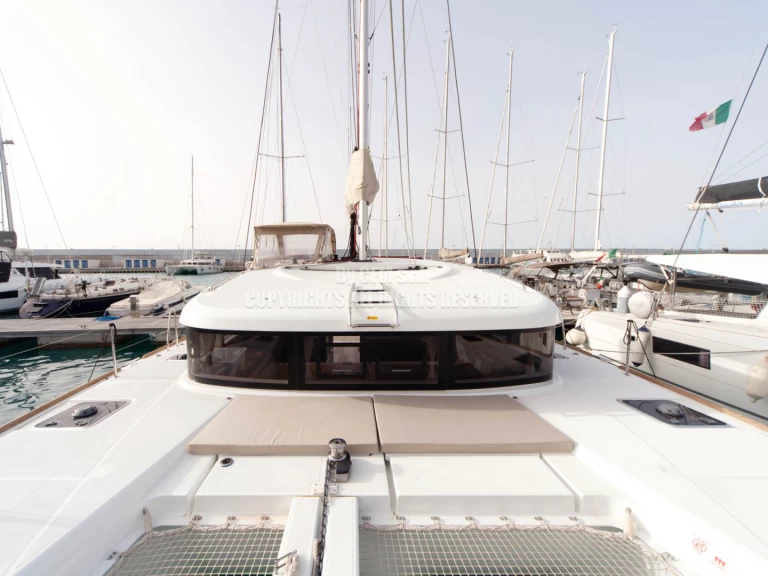 Wynajem Katamaran Lagoon z patentem 